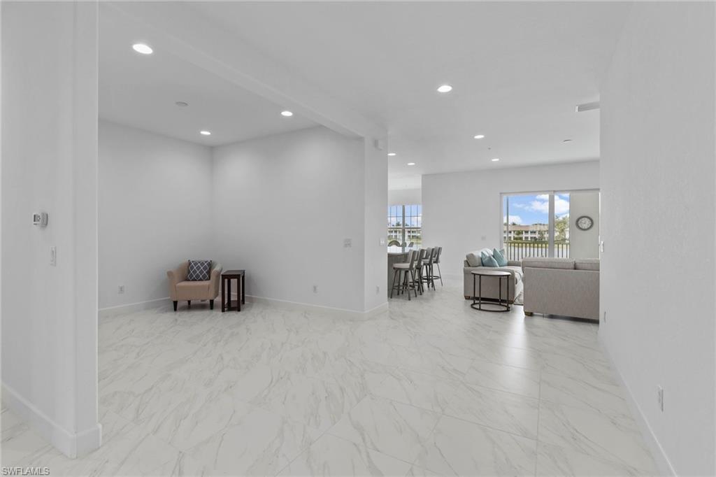8046 Signature Club CIR Unit: 201