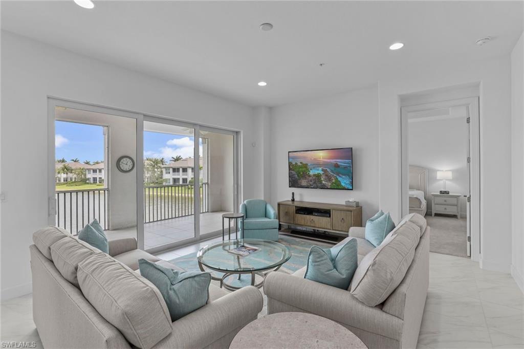 8046 Signature Club CIR Unit: 201