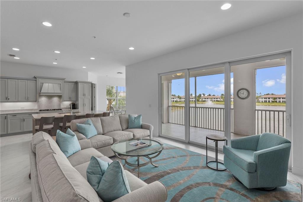8046 Signature Club CIR Unit: 201