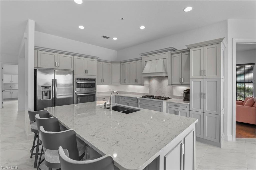 8046 Signature Club CIR Unit: 201