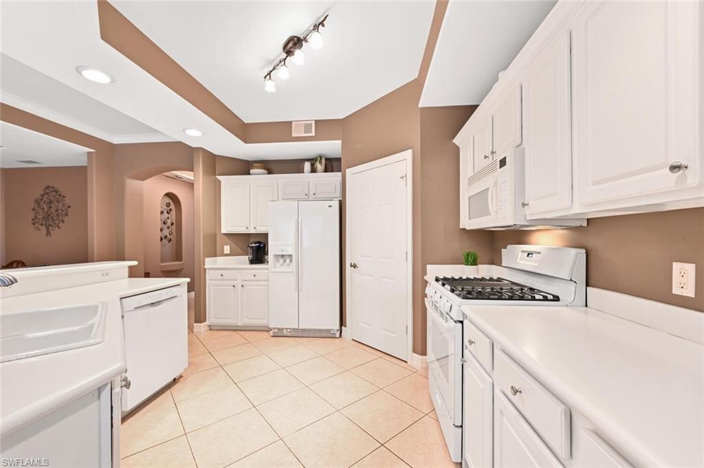 2001 Tarpon Bay DR N Unit: 101