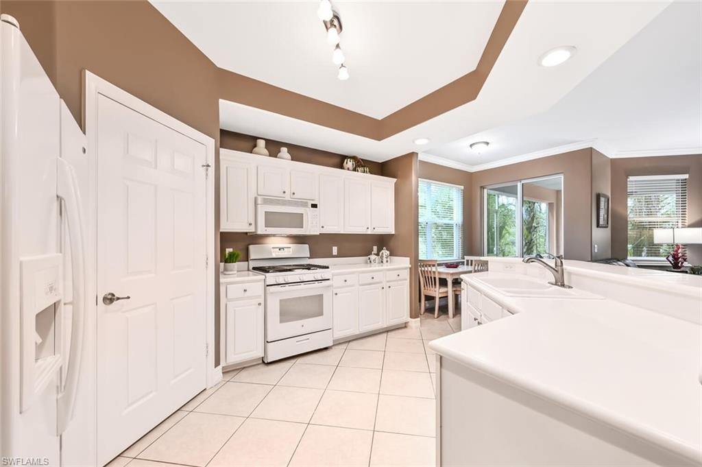 2001 Tarpon Bay DR N Unit: 101