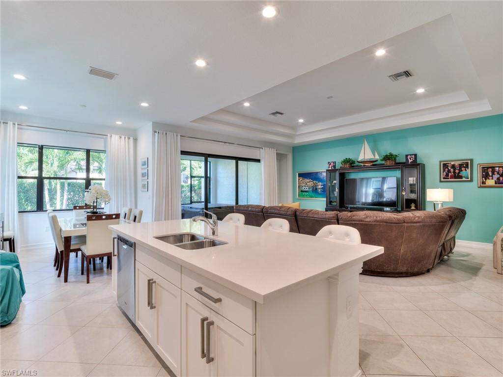9281 Shadow Oak LN