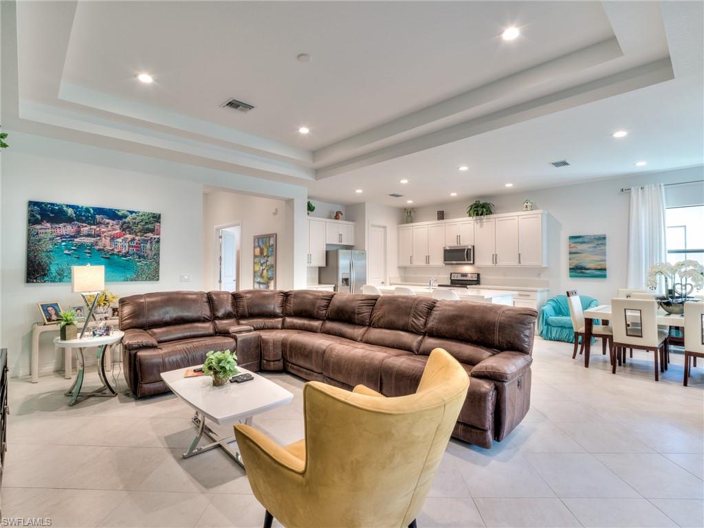 9281 Shadow Oak LN