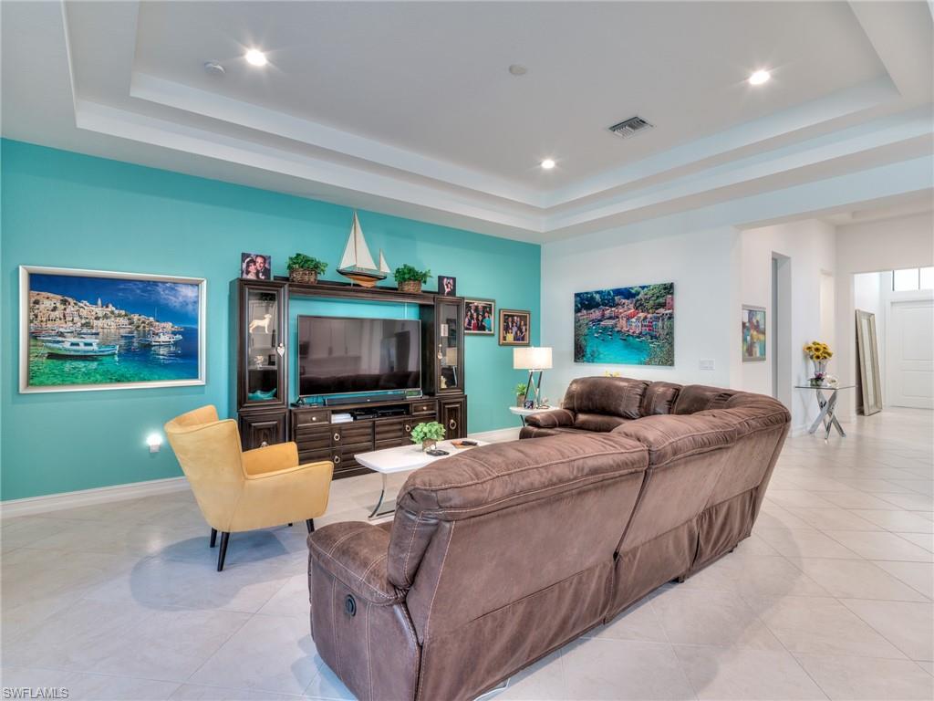 9281 Shadow Oak LN