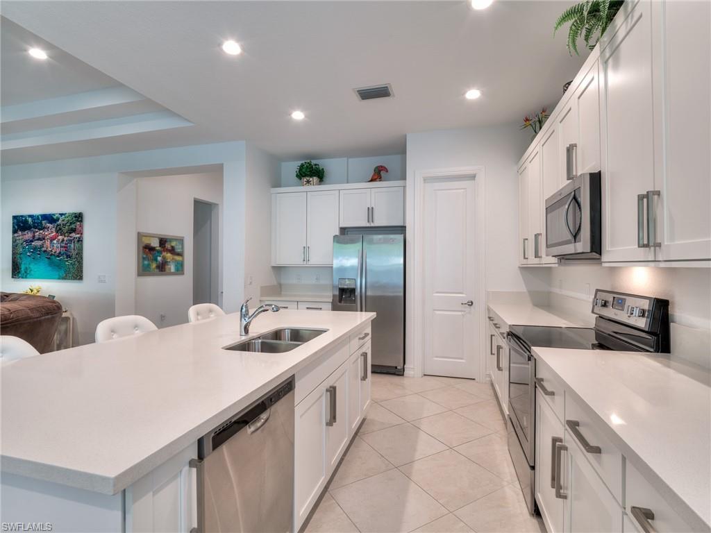 9281 Shadow Oak LN
