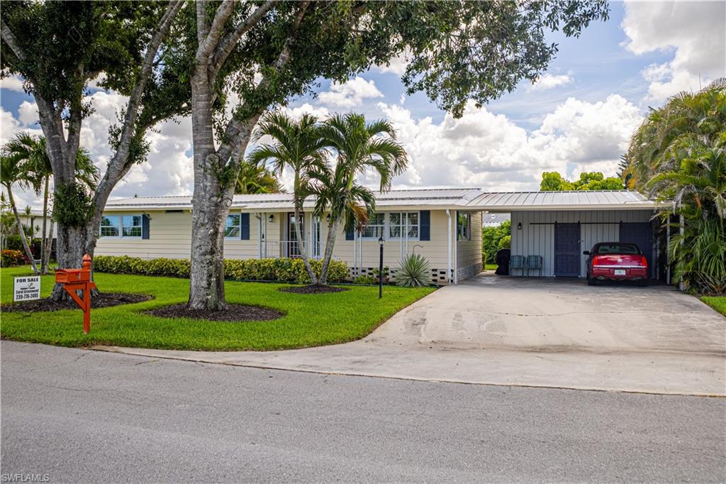 4 Chateau Way WAY