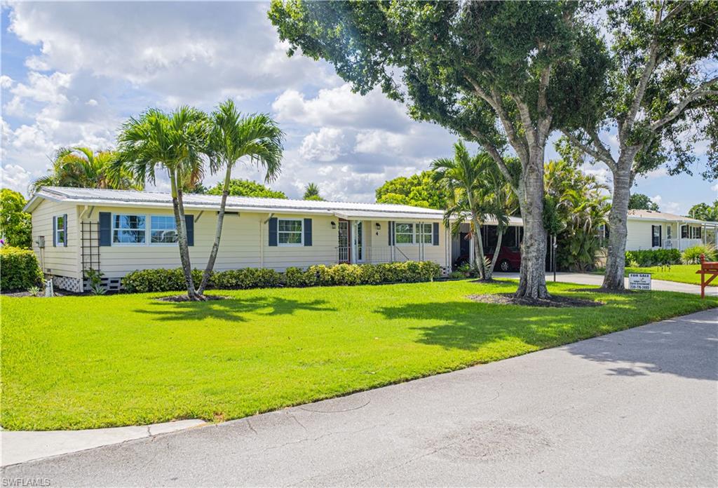 4 Chateau Way WAY