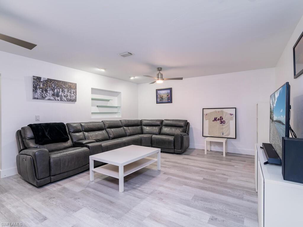 1306 Bayport AVE