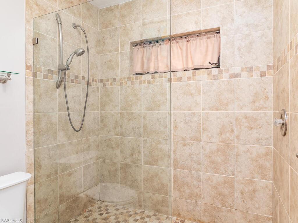 1306 Bayport AVE