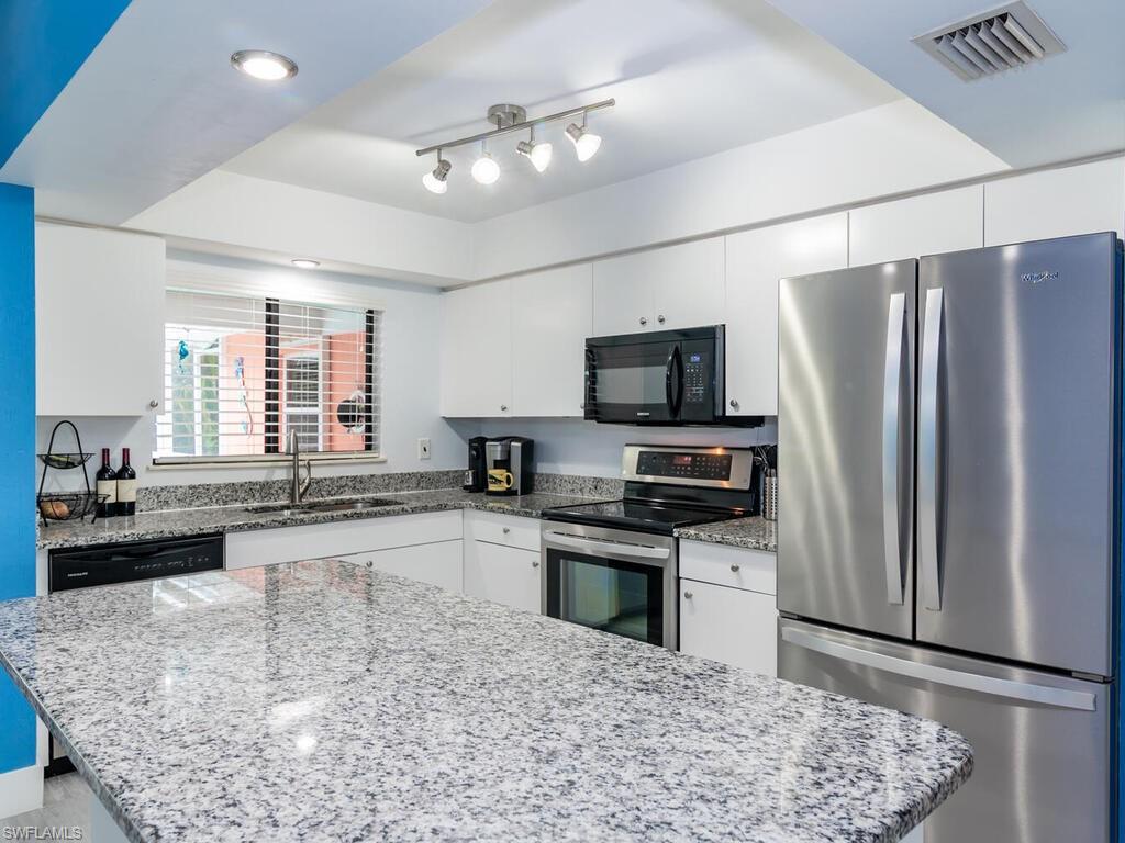 1306 Bayport AVE