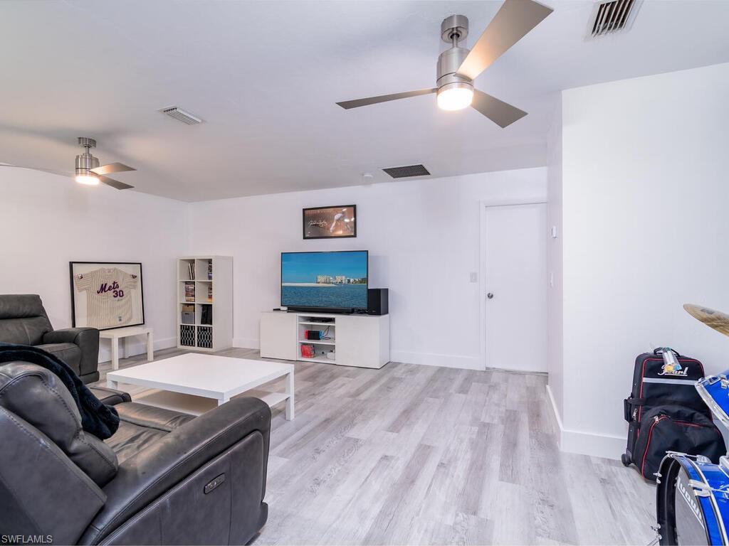 1306 Bayport AVE
