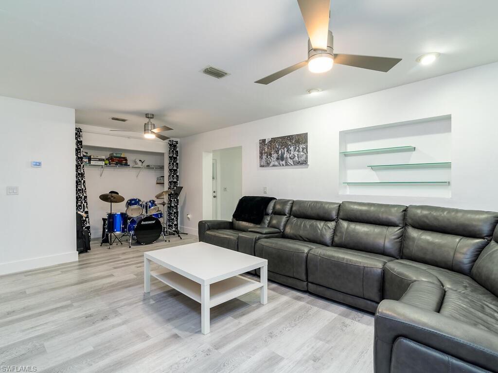 1306 Bayport AVE