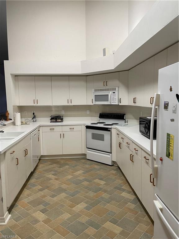 2018 Crown Pointe BLVD E