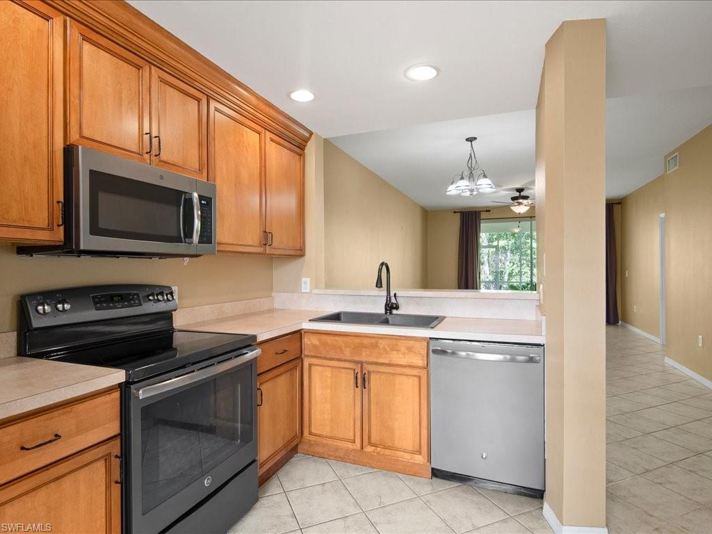 6645 Huntington Lakes CIR Unit: 104