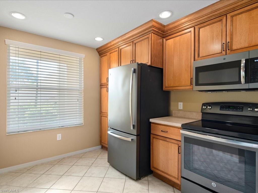 6645 Huntington Lakes CIR Unit: 104