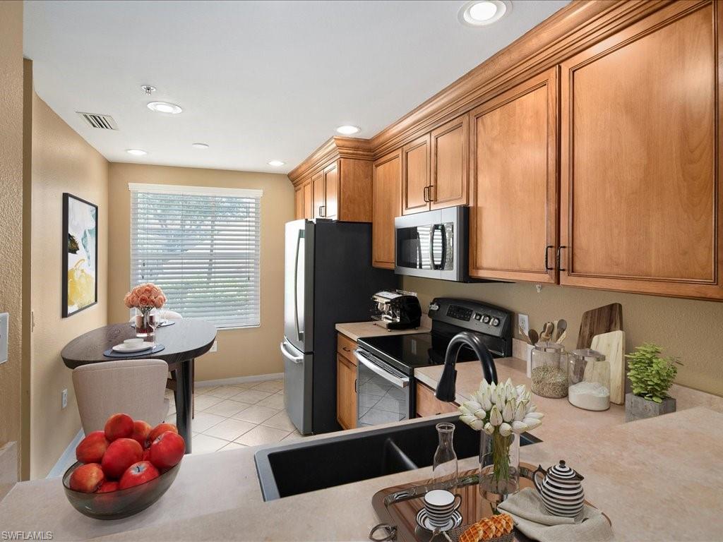 6645 Huntington Lakes CIR Unit: 104