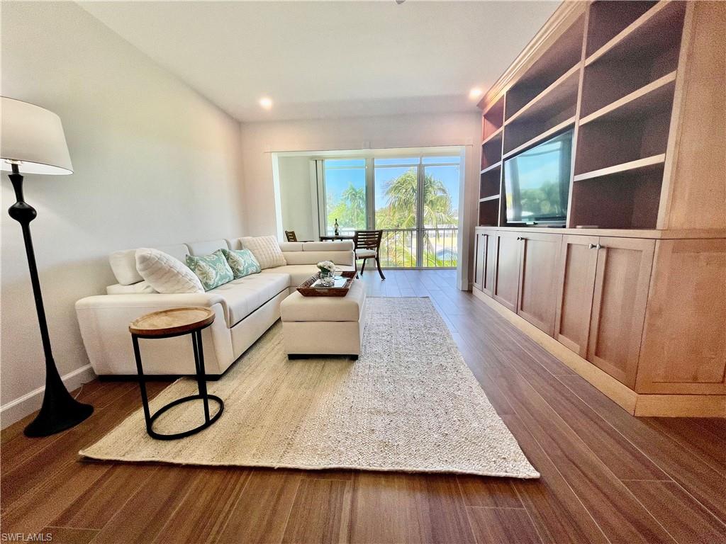 1051 3rd ST S Unit: 302