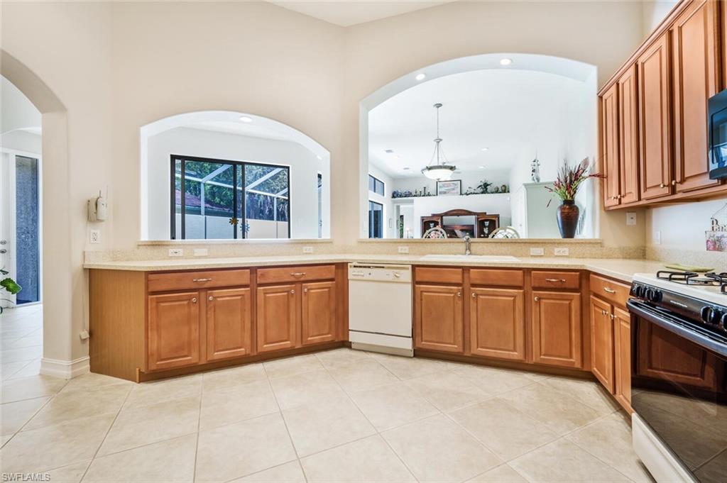 1818 Tarpon Bay DR S Unit: 93