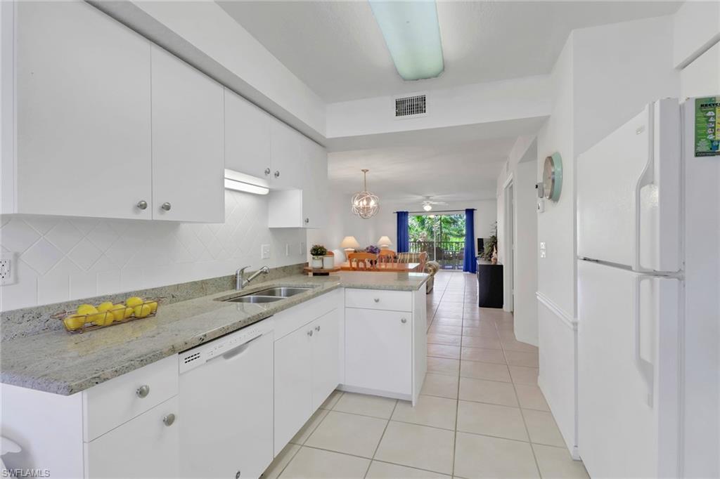 15415 Cedarwood LN Unit: 3-205