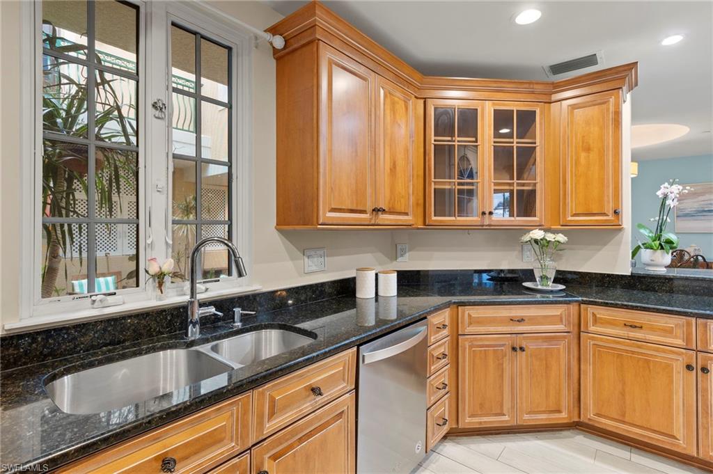 1160 Clam CT Unit: 3