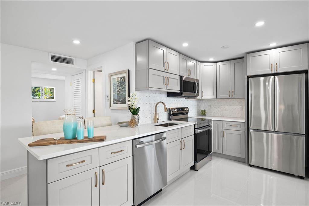 610 12TH AVE Unit: 610