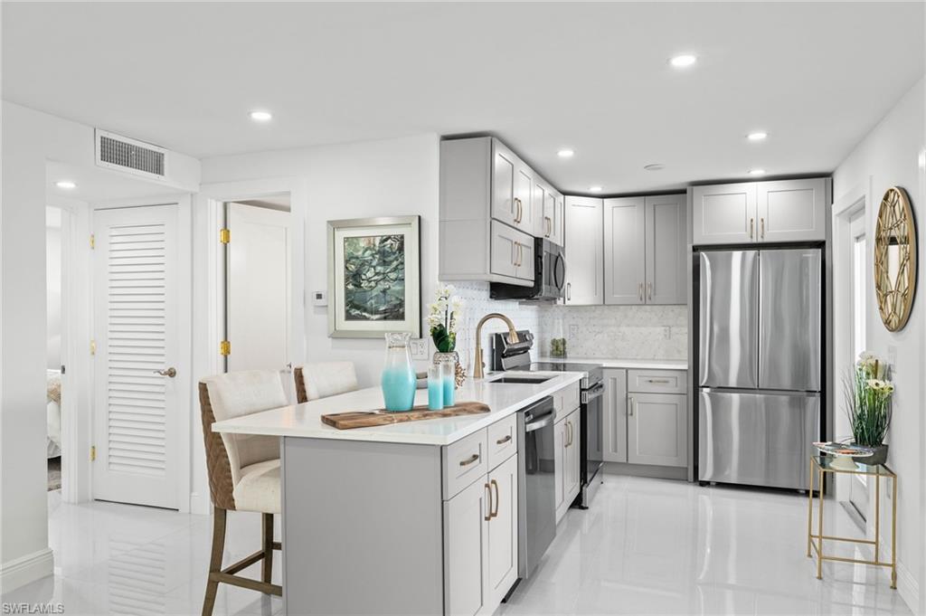 610 12TH AVE Unit: 610