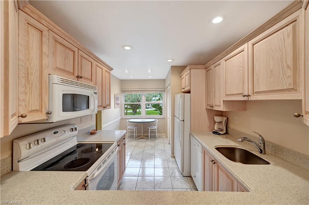 1053 Forest Lakes DR Unit: J-204