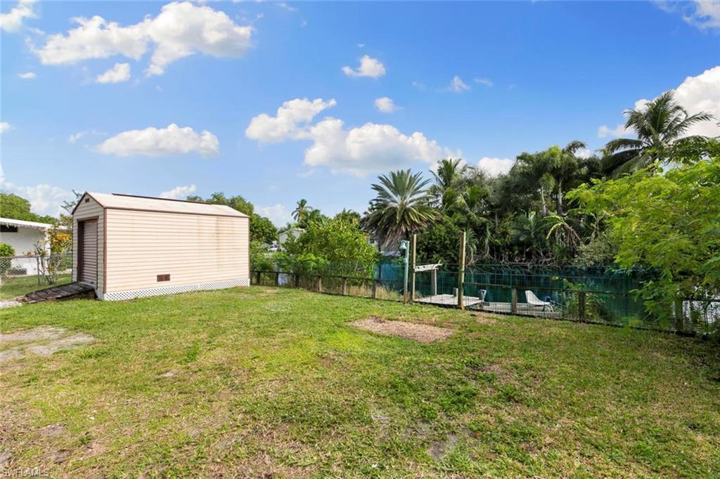 54 Moon Bay ST