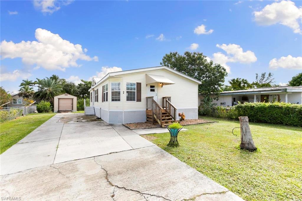 54 Moon Bay ST