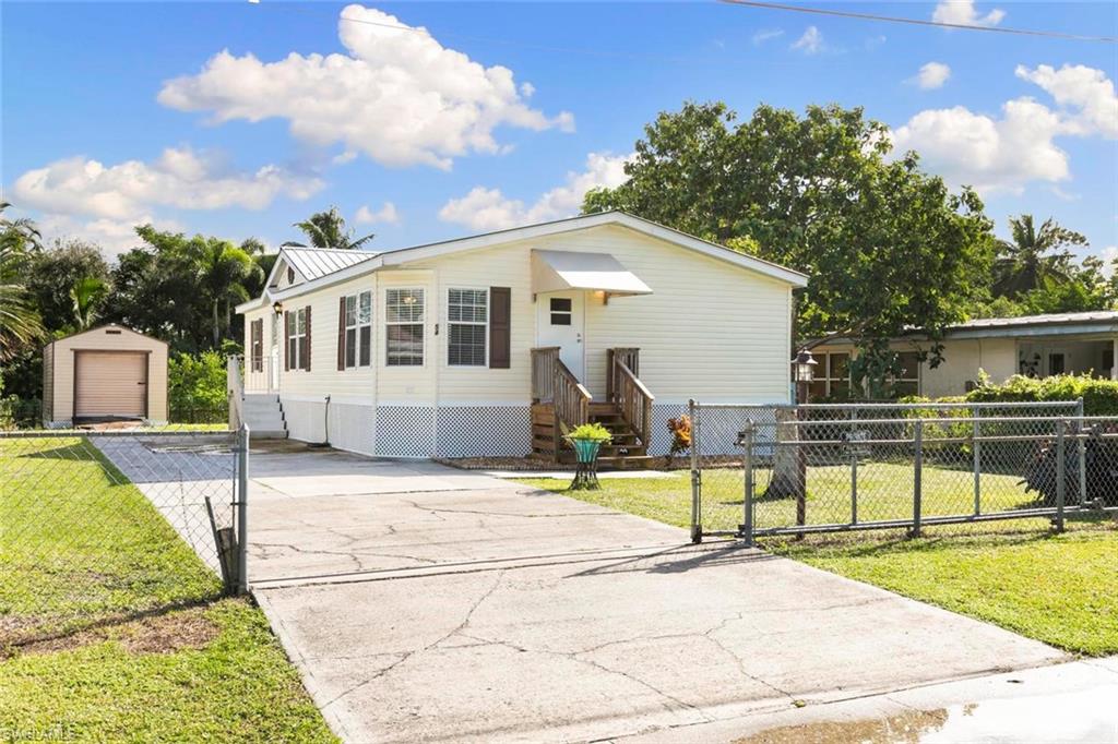 54 Moon Bay ST