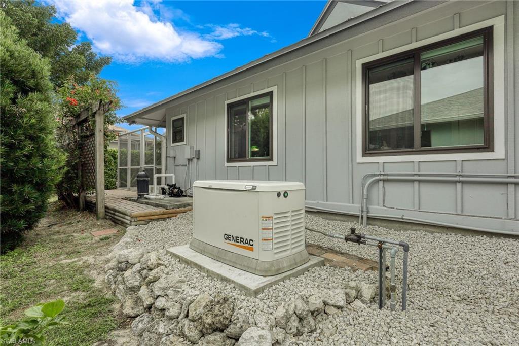 1325 Bayport AVE