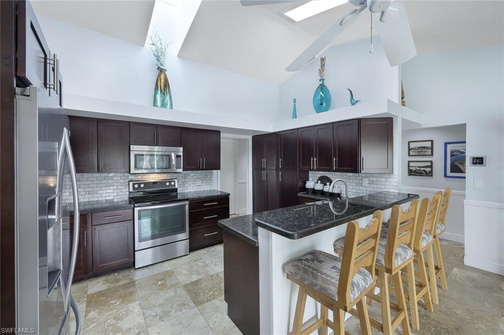 1325 Bayport AVE