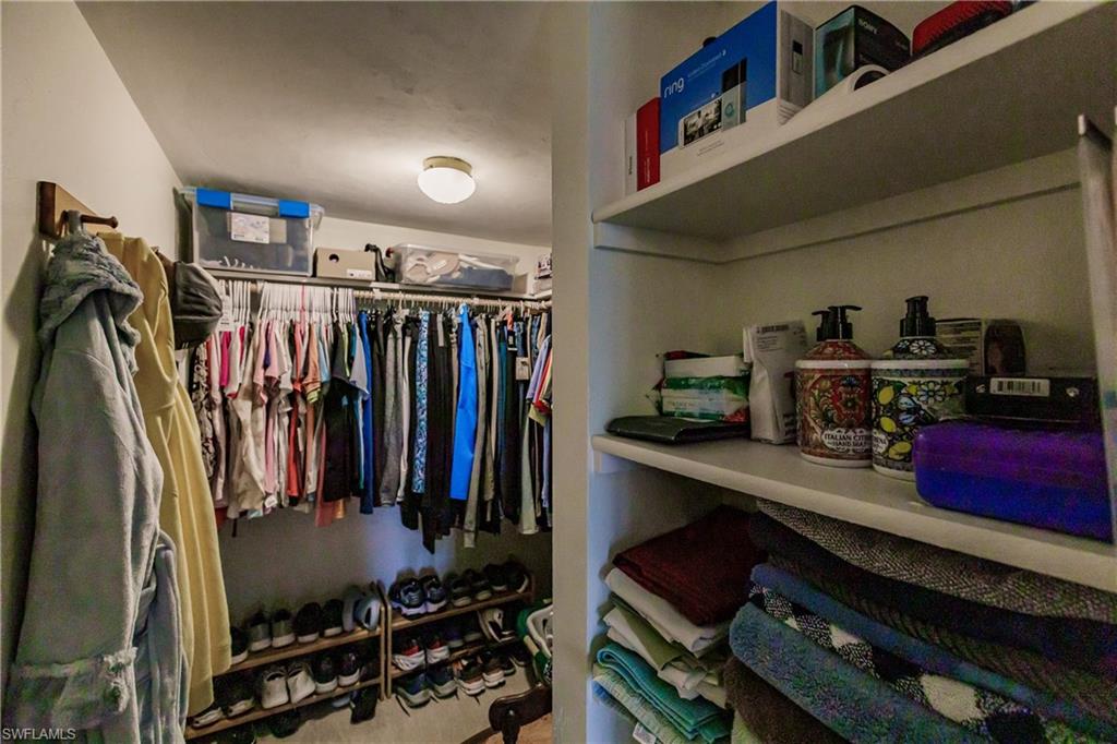 195 Cypress WAY E Unit: 1