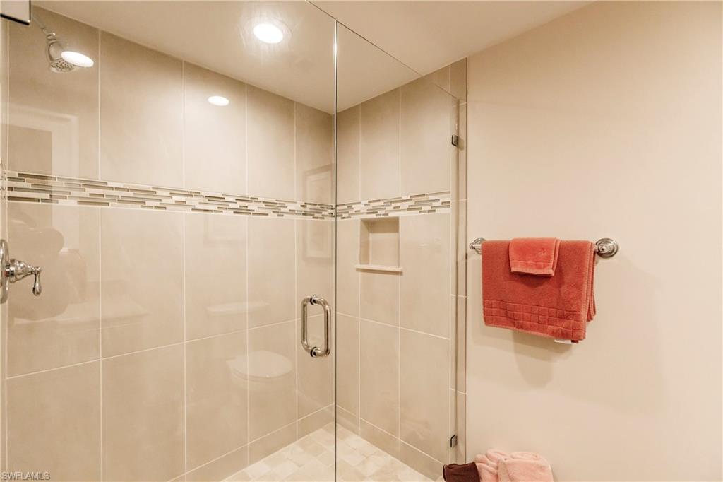 195 Cypress WAY E Unit: 1