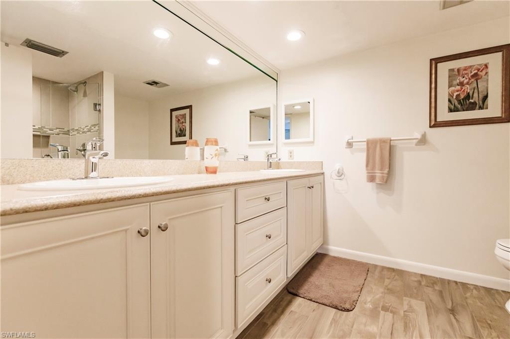 195 Cypress WAY E Unit: 1