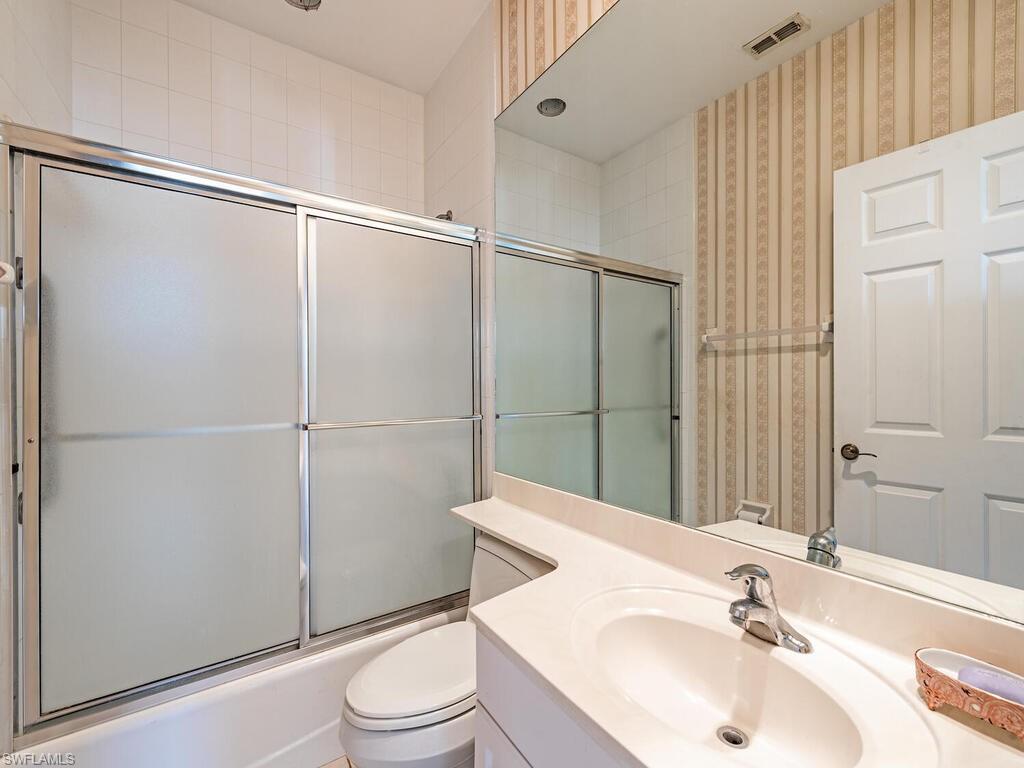 300 Wyndemere WAY Unit: C-402