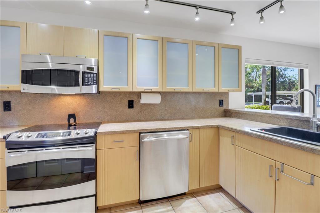 4240 Chantelle DR Unit: B101