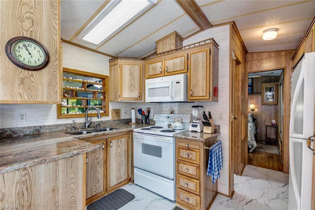 10947 Brown Pelican CIR