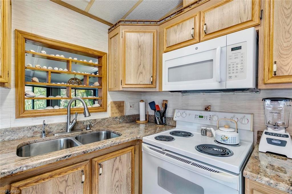10947 Brown Pelican CIR