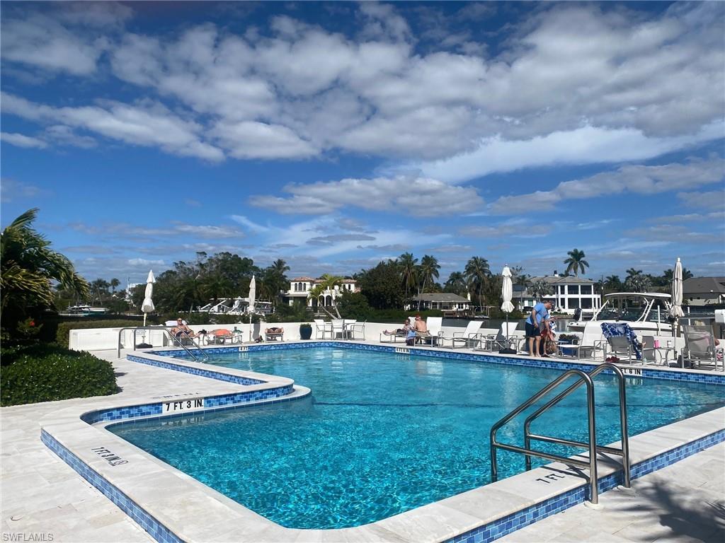 1900 Gulf Shore BLVD N Unit: 405