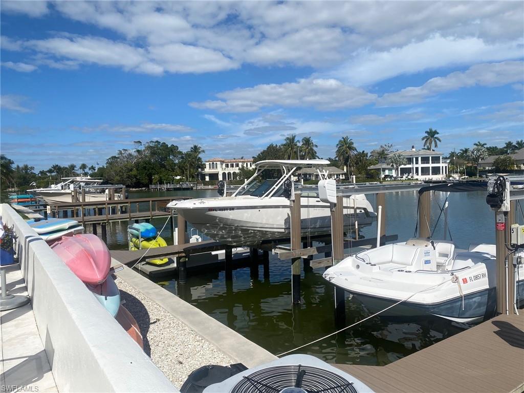 1900 Gulf Shore BLVD N Unit: 405