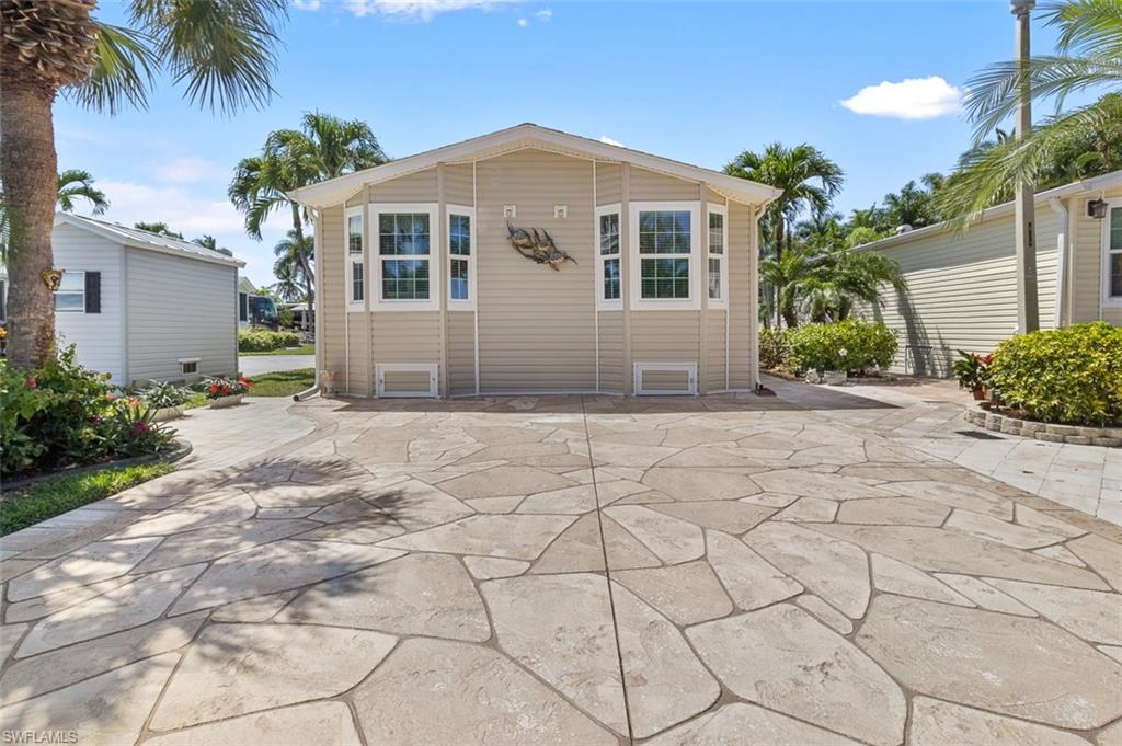 1317 Amethyst Lake LN