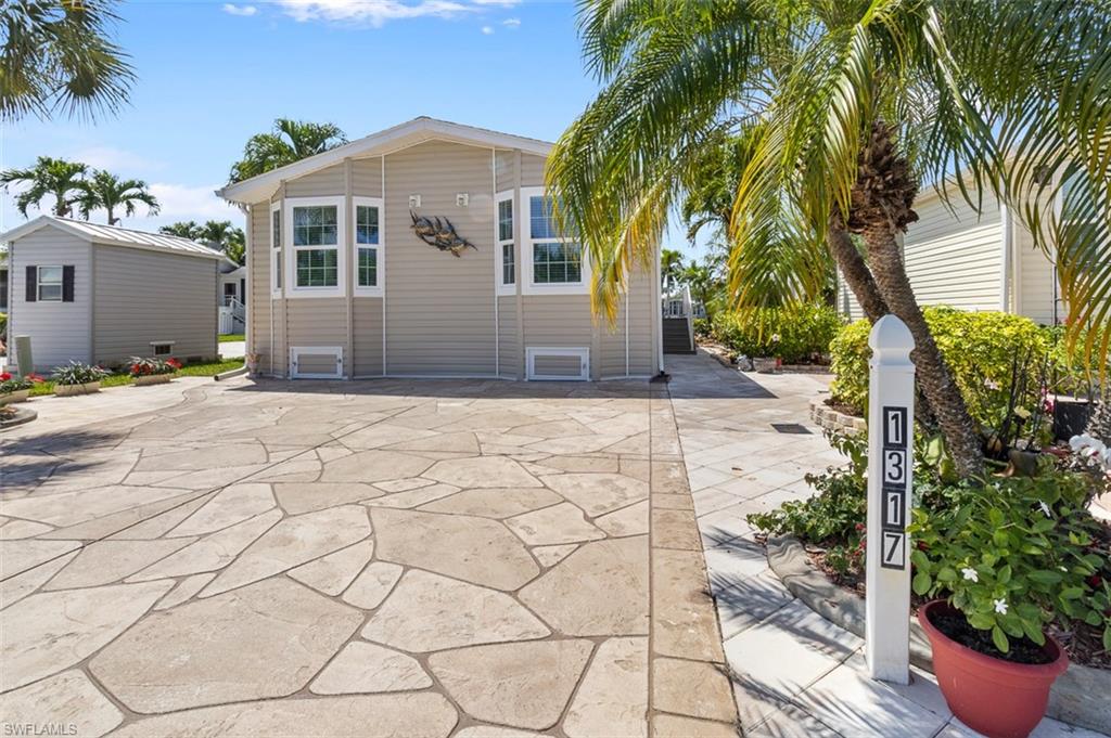 1317 Amethyst Lake LN