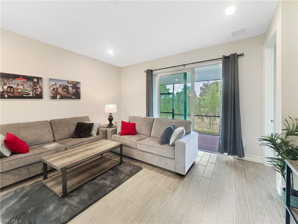 1006 Enbrook LOOP