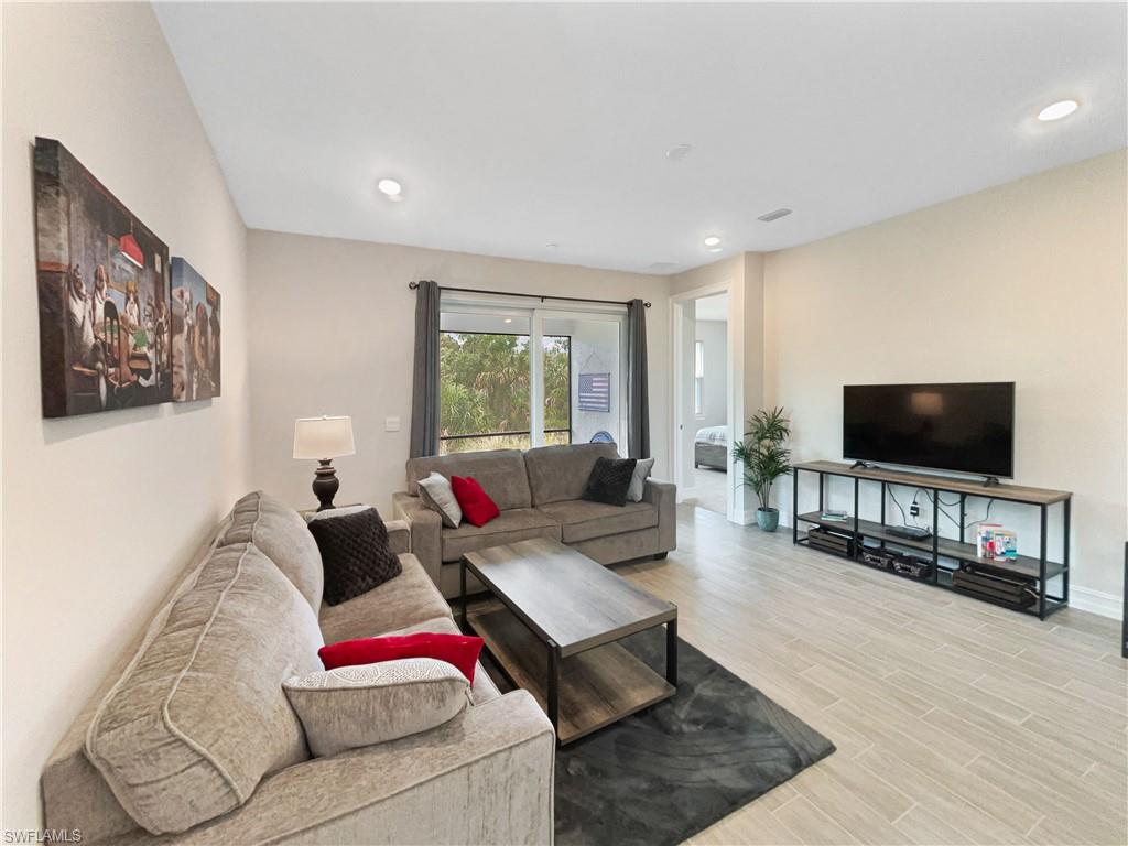 1006 Enbrook LOOP