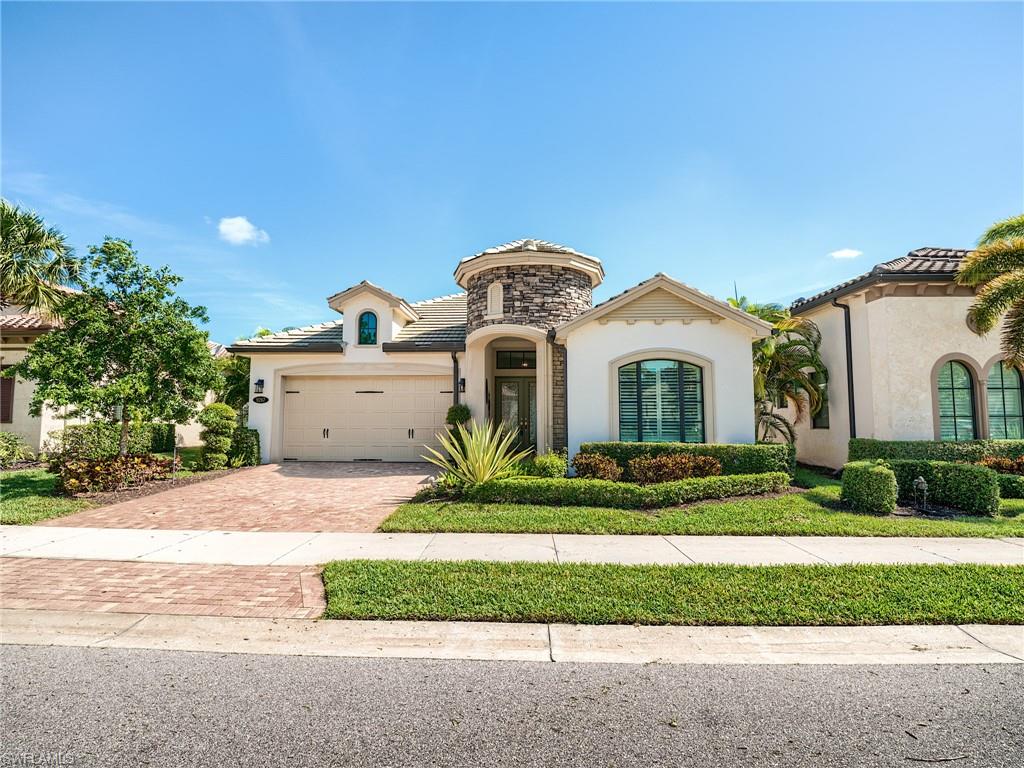 9267 Glenforest DR