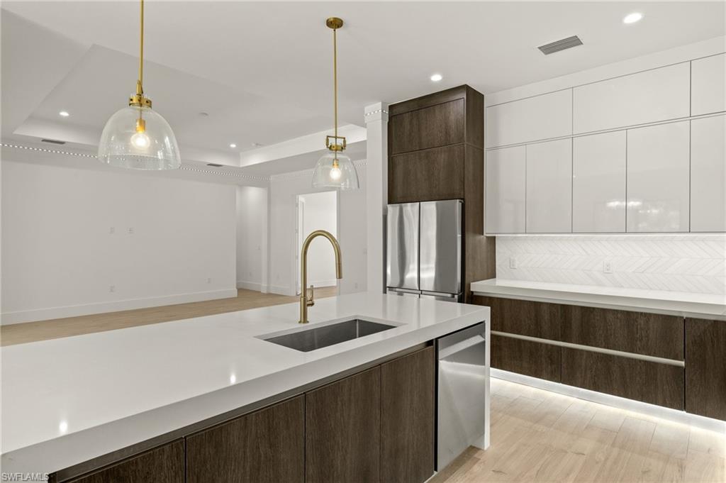1587 Golden Gate BLVD W