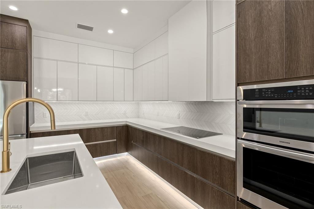 1587 Golden Gate BLVD W