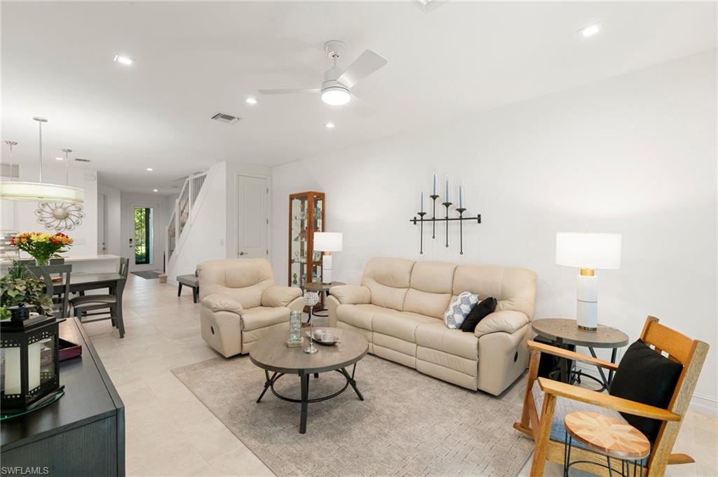 7328 Rockefeller DR